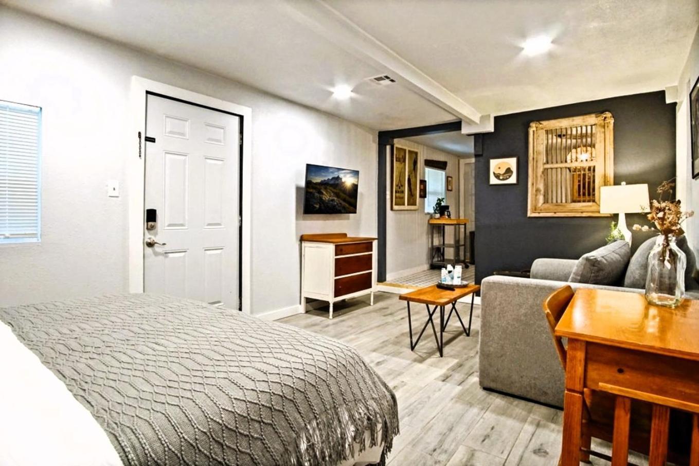 Holiday home Renovated With Queen Bed And Smart Tv #36c